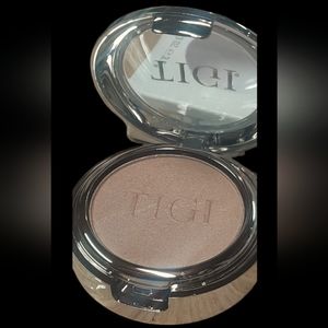 TIGI Brand High Density Eyeshadow  Compact (true natural)